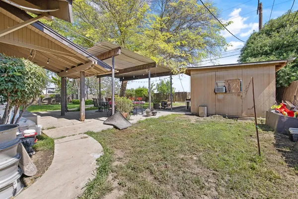 $300,000 | 300 North Berry Road, Tipton, CA 93272