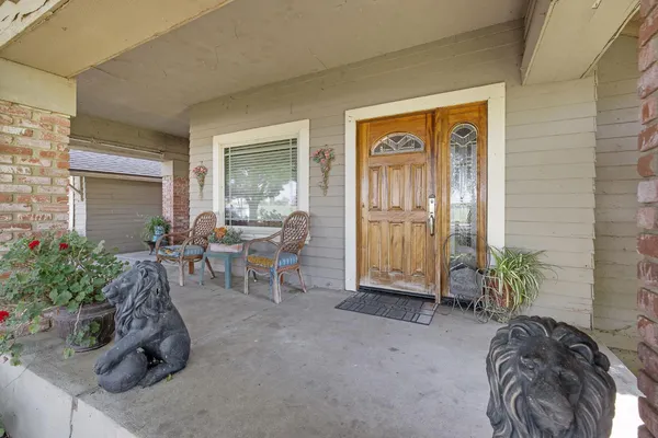 $300,000 | 300 North Berry Road, Tipton, CA 93272
