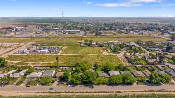 $300,000 | 300 North Berry Road, Tipton, CA 93272