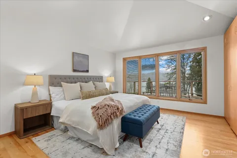 $1,370,000 | 11904 Lakeside Avenue Northeast, Seattle, WA 98125