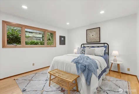 $1,370,000 | 11904 Lakeside Avenue Northeast, Seattle, WA 98125