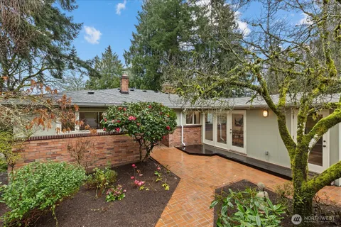 $1,370,000 | 11904 Lakeside Avenue Northeast, Seattle, WA 98125