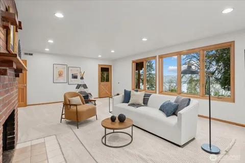 $1,370,000 | 11904 Lakeside Avenue Northeast, Seattle, WA 98125