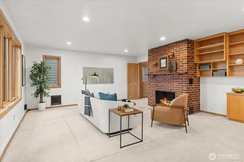 $1,370,000 | 11904 Lakeside Avenue Northeast, Seattle, WA 98125