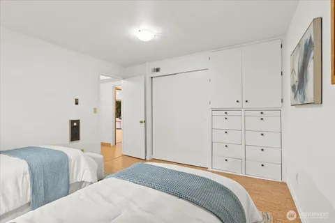 $1,370,000 | 11904 Lakeside Avenue Northeast, Seattle, WA 98125