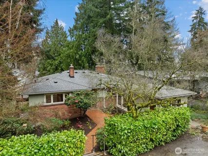 $1,370,000 | 11904 Lakeside Avenue Northeast, Seattle, WA 98125