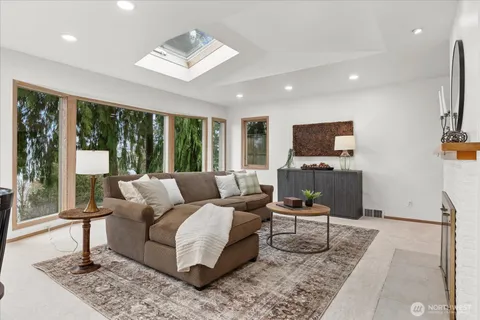 $1,370,000 | 11904 Lakeside Avenue Northeast, Seattle, WA 98125