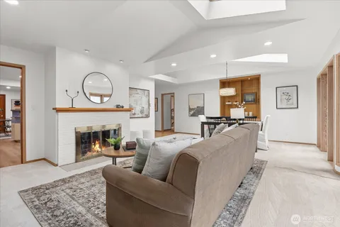 $1,370,000 | 11904 Lakeside Avenue Northeast, Seattle, WA 98125