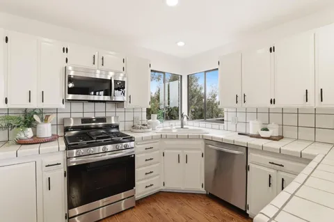 $1,970,000 | 1816 Oak Knoll Drive, Belmont, CA 94002