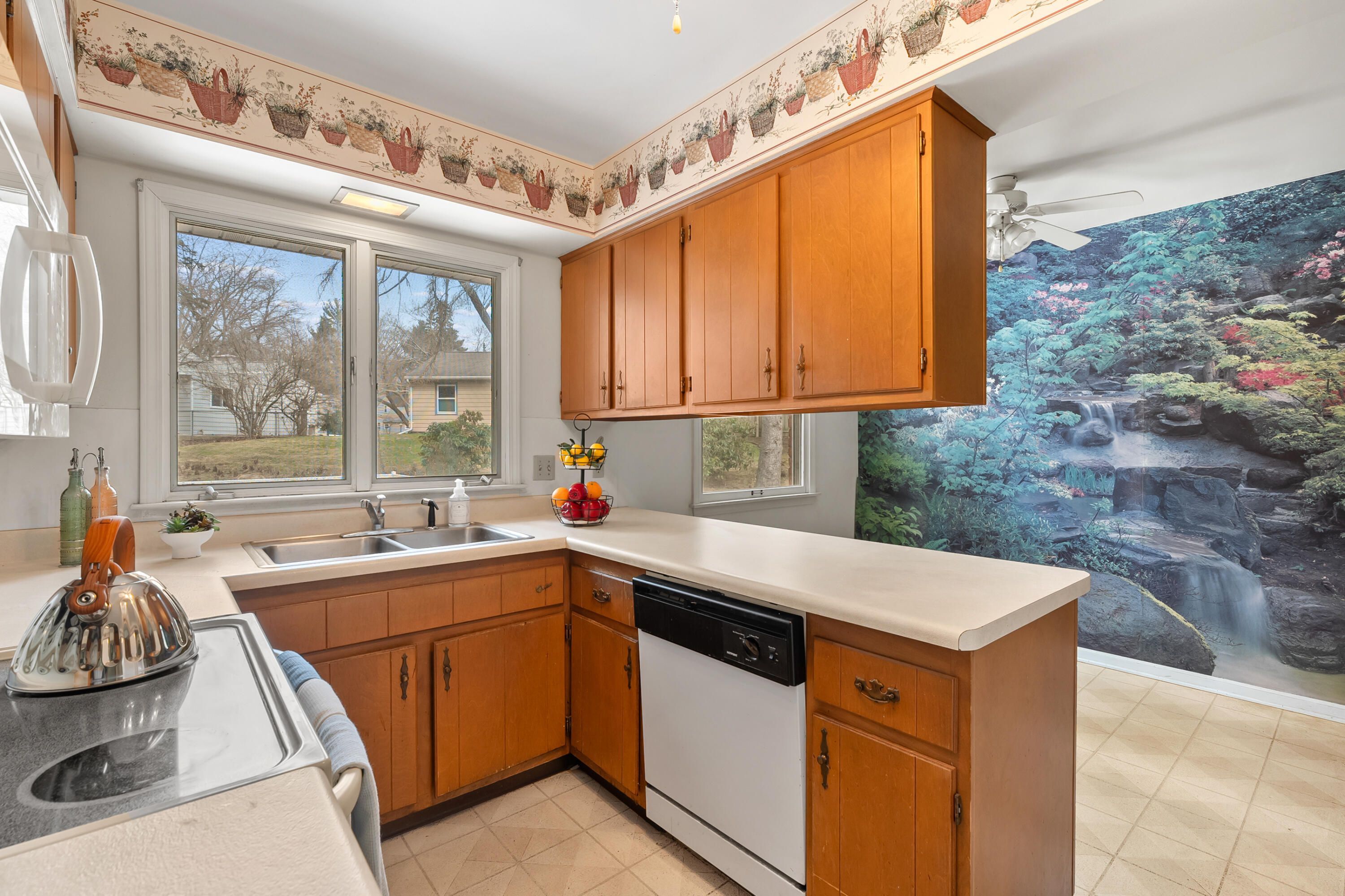 2424 Pine Ridge Road Kalamazoo, MI 49008 - Photo 12 of 34 Pine Ridge Rd 2424 Kalamazoo 49008-10