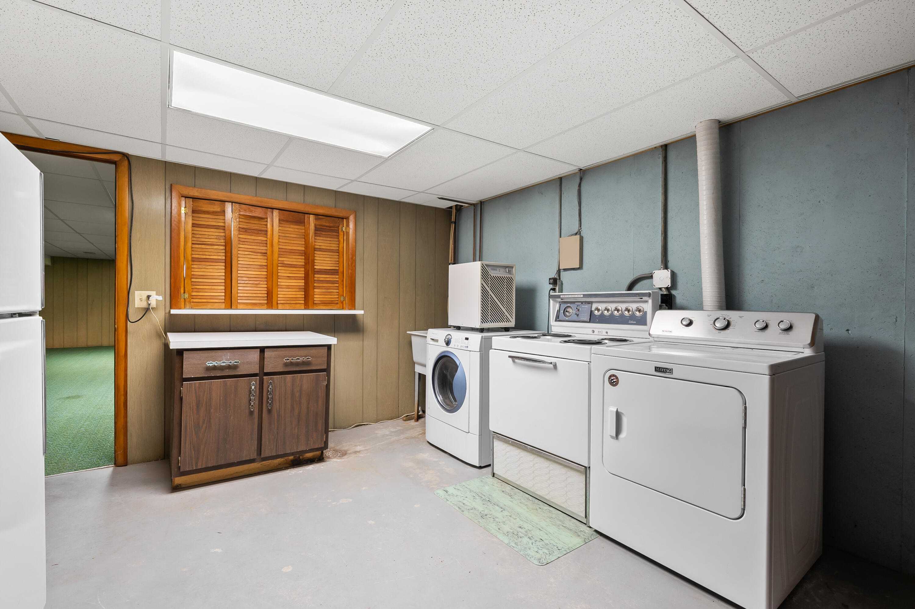 2424 Pine Ridge Road Kalamazoo, MI 49008 - Photo 29 of 34 Pine Ridge Rd 2424 Kalamazoo 49008-25