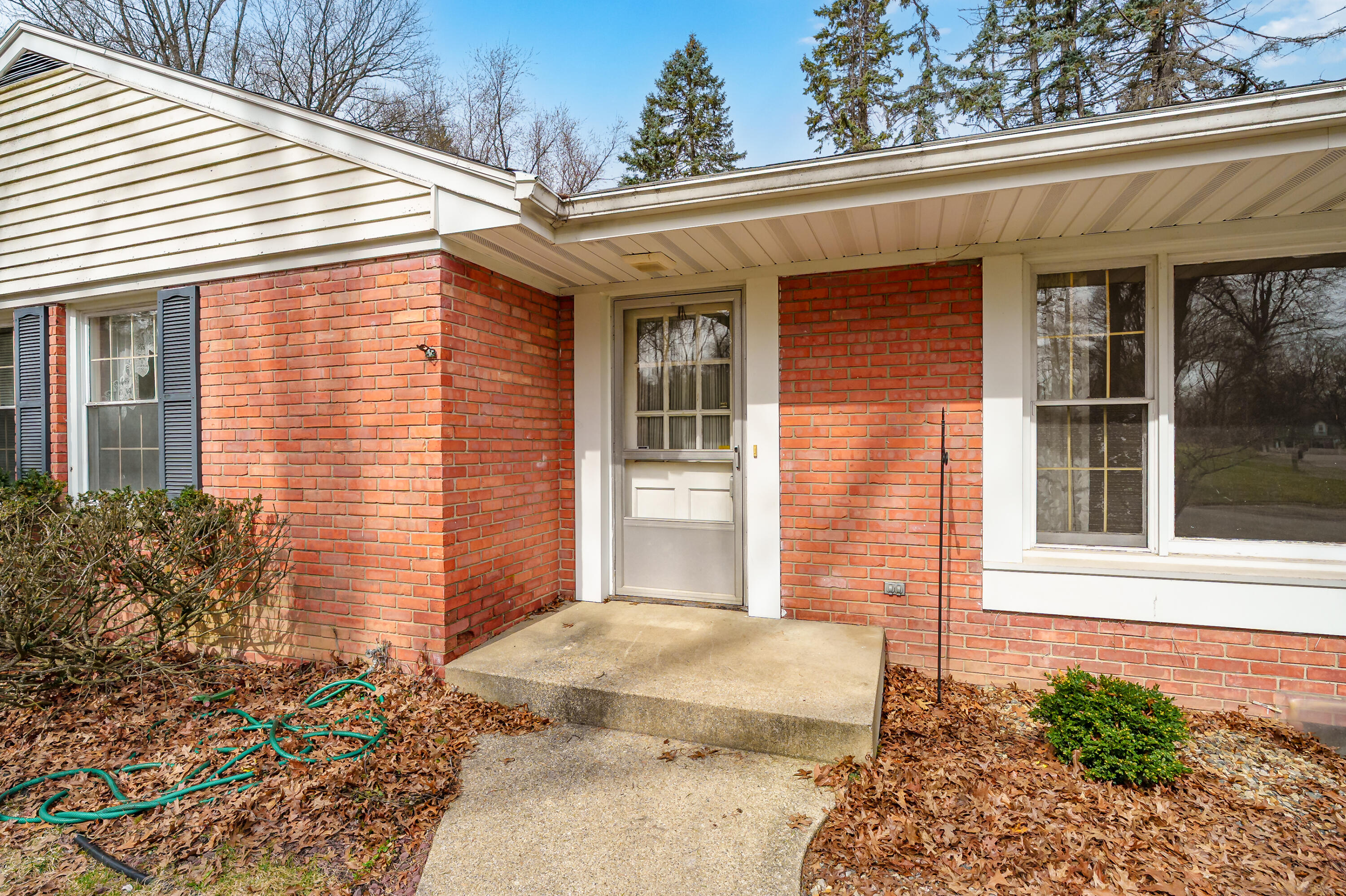 2424 Pine Ridge Road Kalamazoo, MI 49008 - Photo 30 of 34 Pine Ridge Rd 2424 Kalamazoo 49008-26