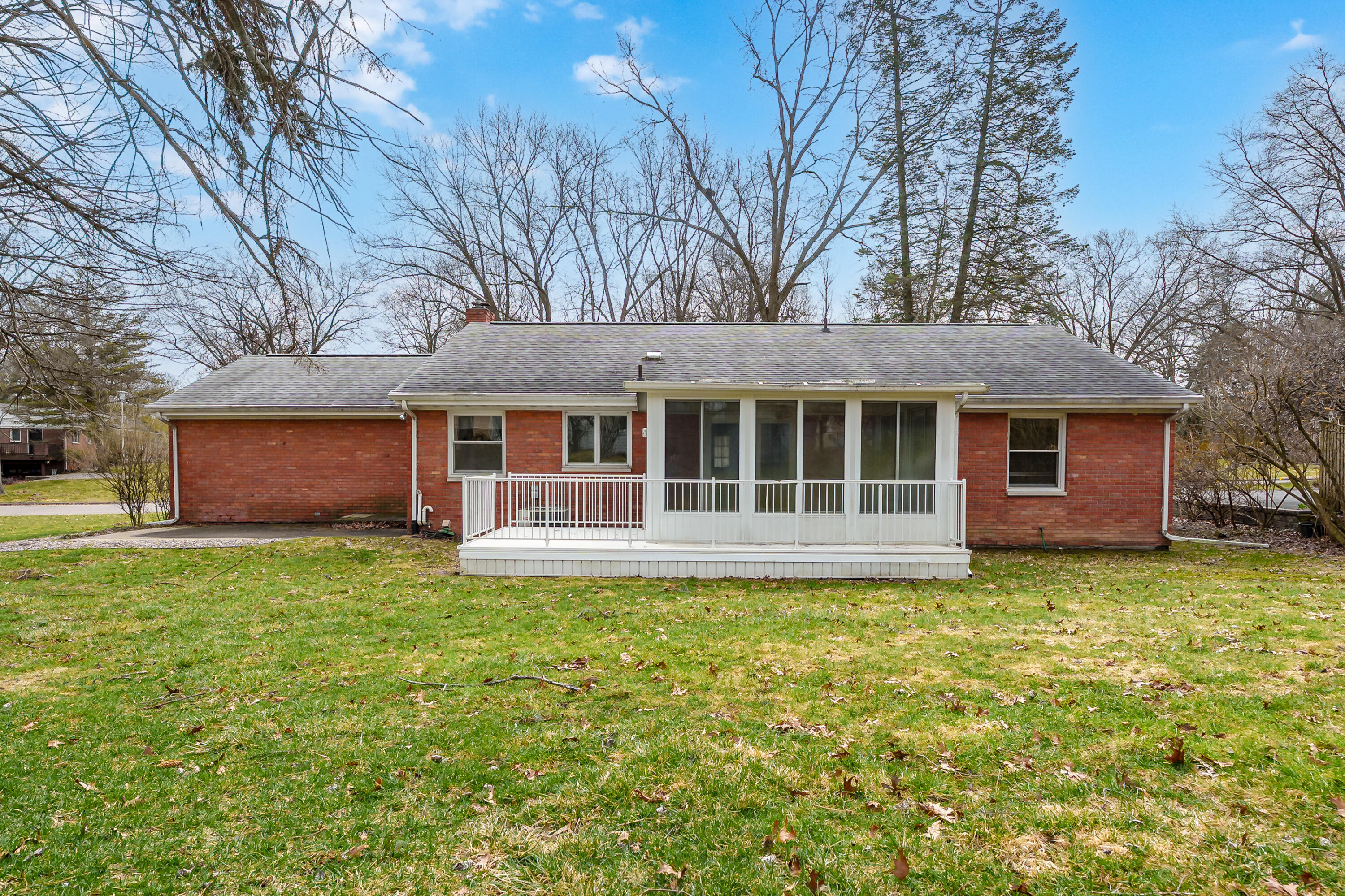 2424 Pine Ridge Road Kalamazoo, MI 49008 - Photo 32 of 34 Pine Ridge Rd 2424 Kalamazoo 49008-28