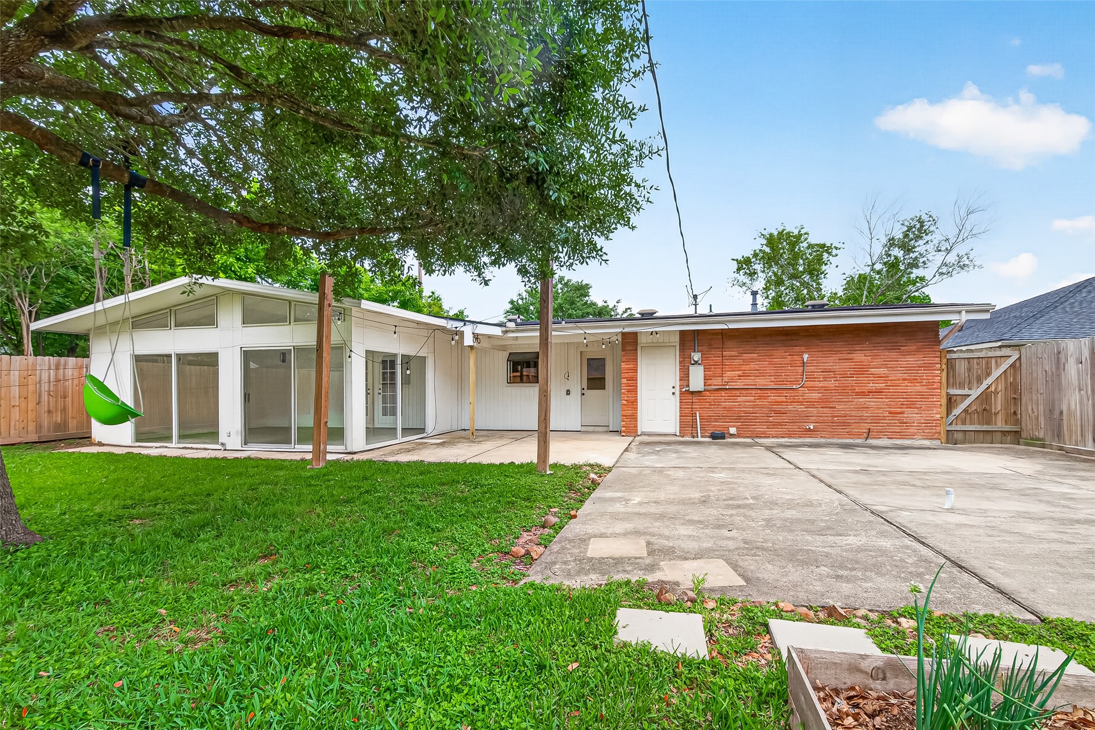 5422 Hummingbird Street Houston, TX 77096 - Photo 44 of 46