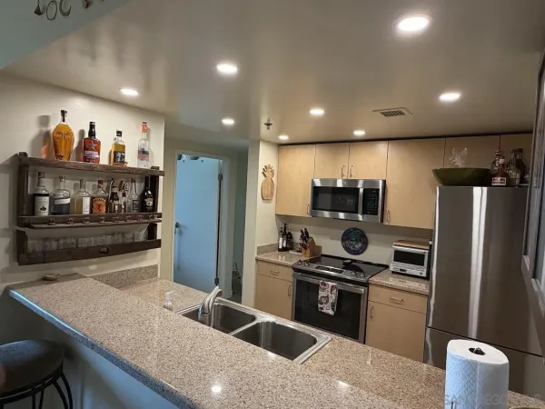 $3,795 | 425 West Beech Street, Unit 859, San Diego, CA 92101