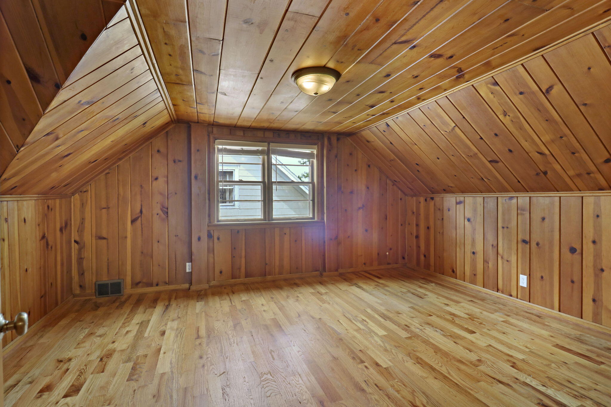 5237 35th Avenue Kenosha, WI 53144 - Photo 16 of 22 15-web-or-mls-5237 35th Ave, Kenosha, WI