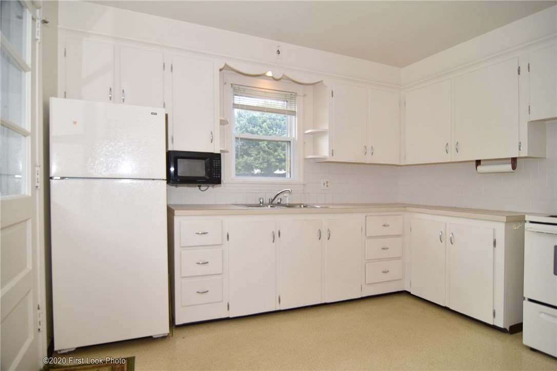 89 Bliss Mine Road Newport, RI 02840 - Photo 8 of 34 Kitchen