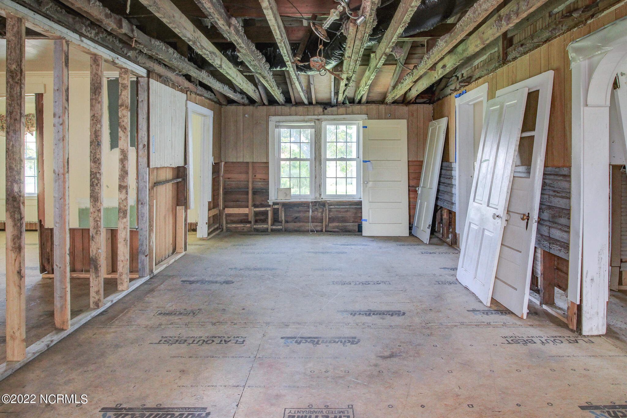 178 Community Road Davis, NC 28524 - Photo 17 of 40 downstairs living area
