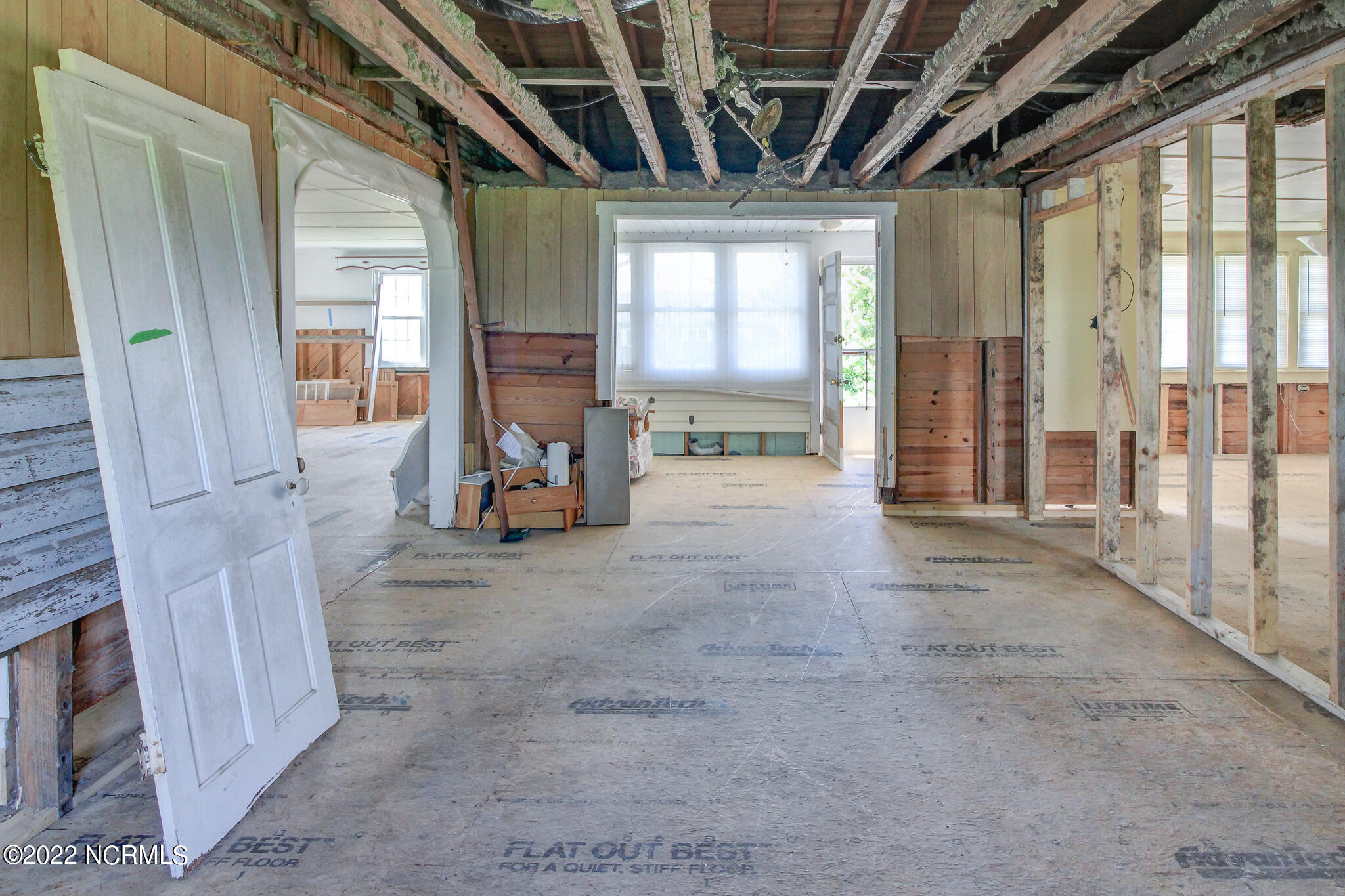 178 Community Road Davis, NC 28524 - Photo 18 of 40 downstairs living area