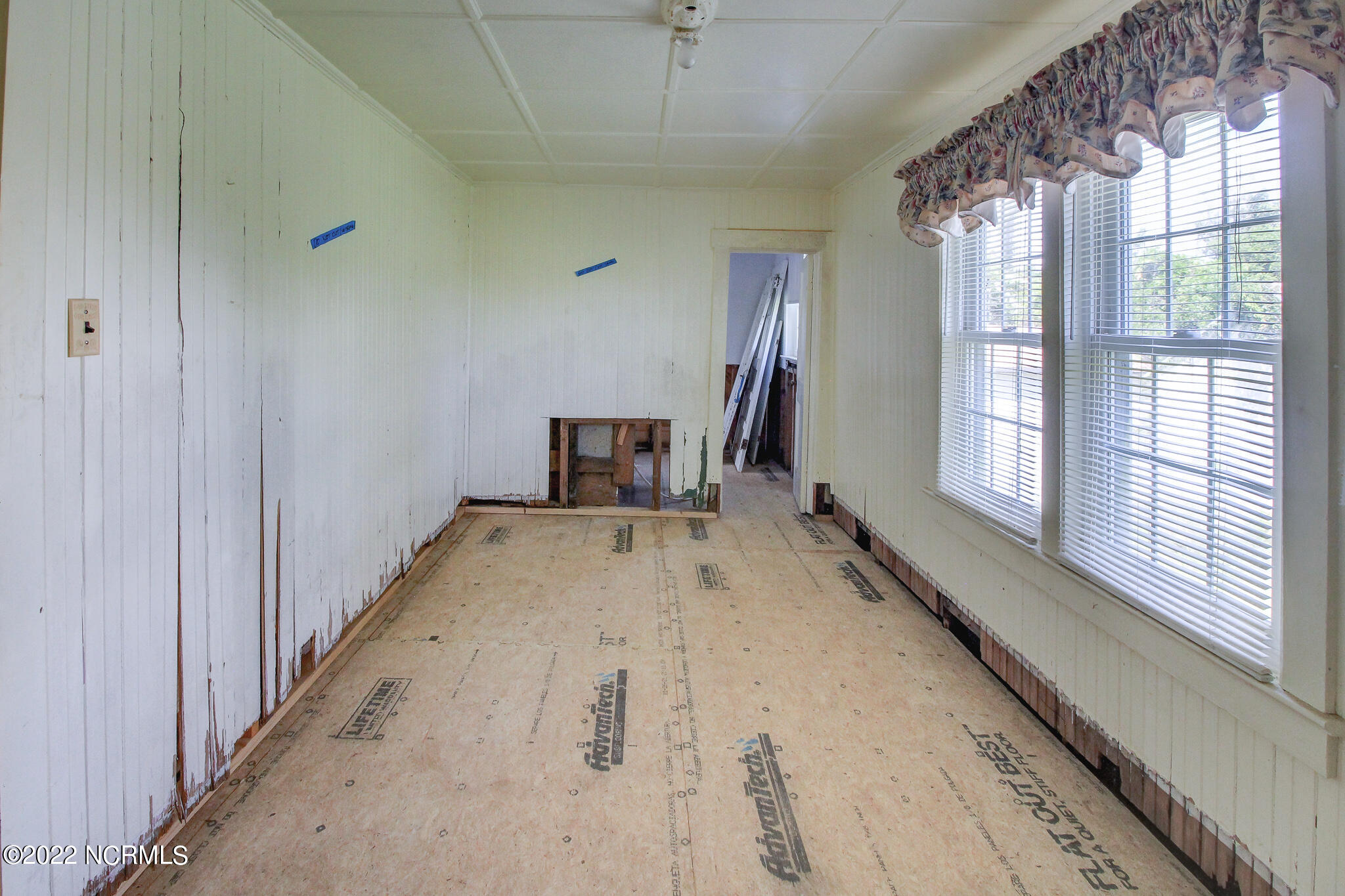 178 Community Road Davis, NC 28524 - Photo 23 of 40 downstairs living area