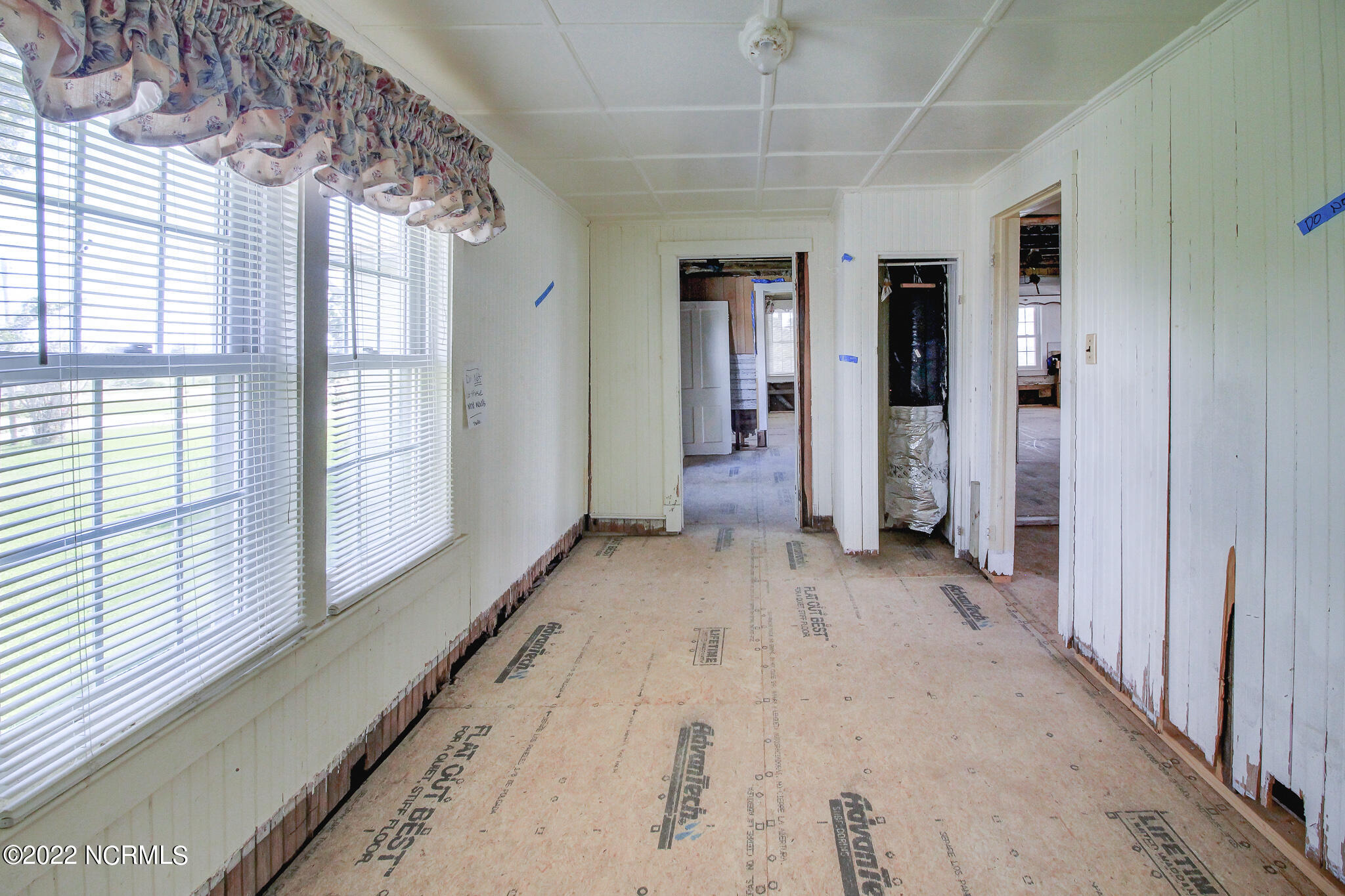 178 Community Road Davis, NC 28524 - Photo 24 of 40 downstairs living area