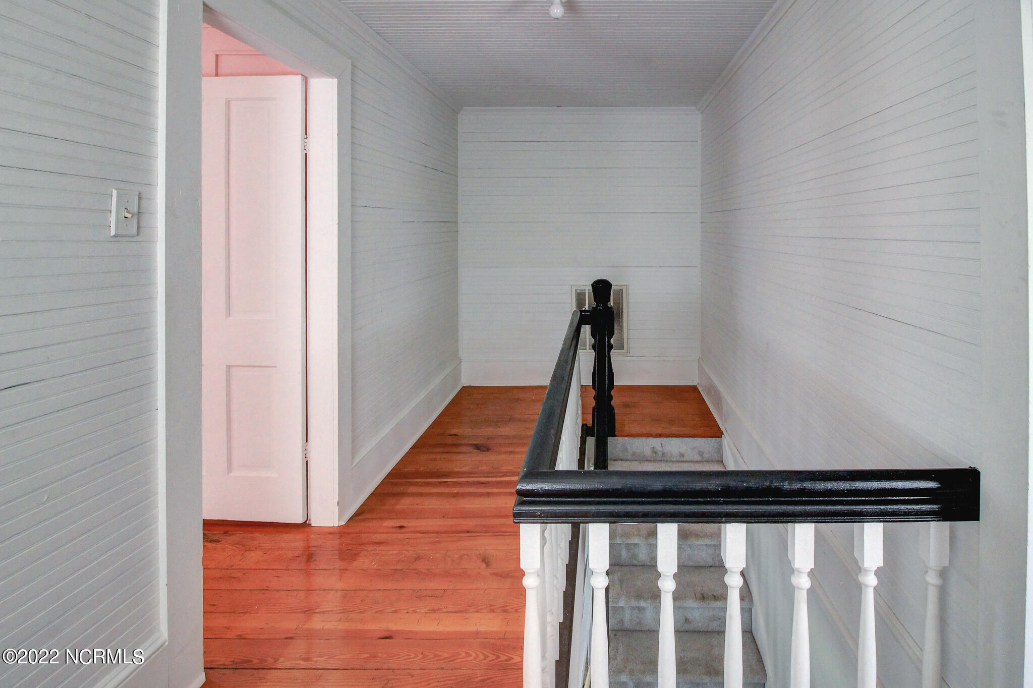 178 Community Road Davis, NC 28524 - Photo 26 of 40 upstairs hall