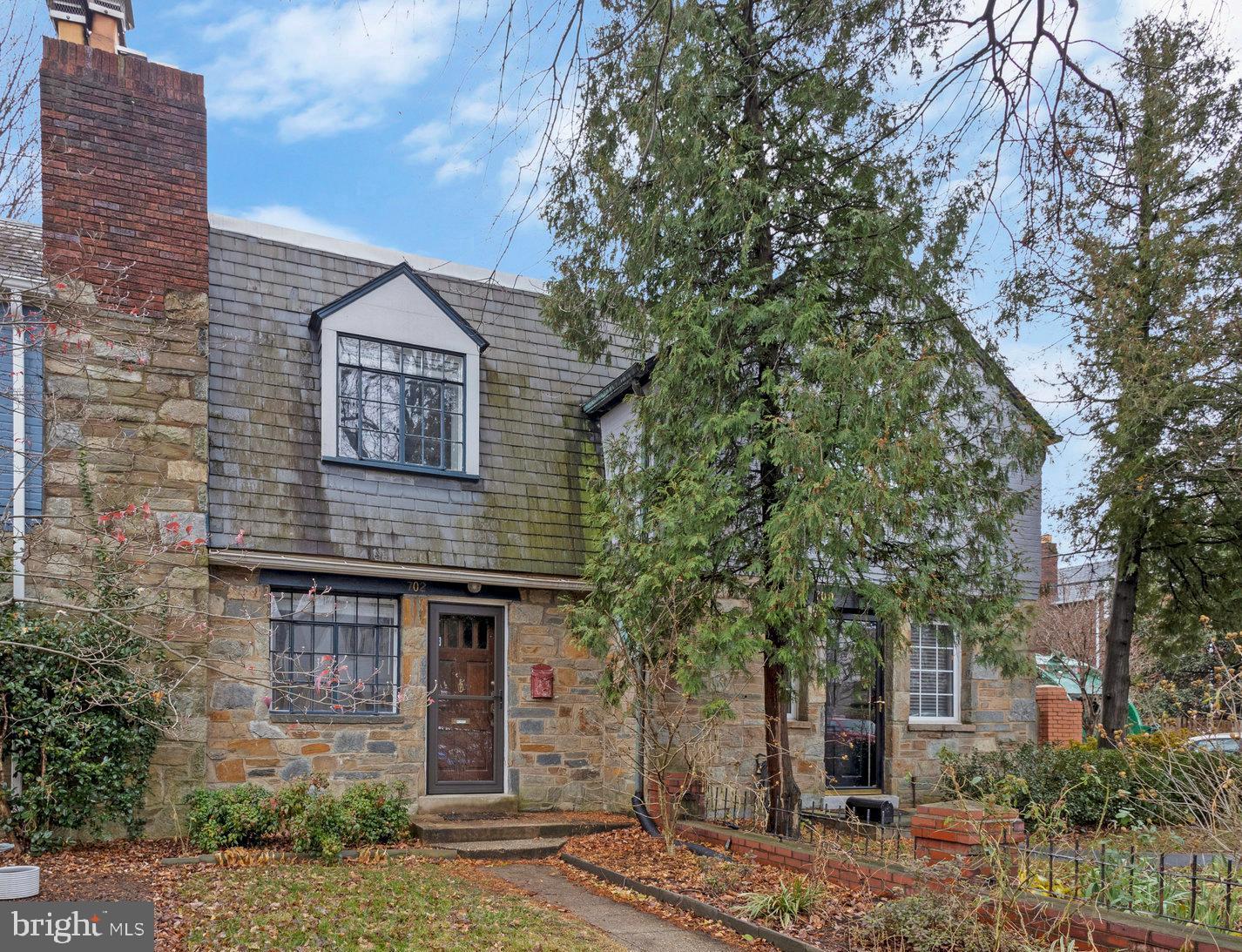 702 Devon Place Alexandria, VA 22314 - Photo 29 of 29 Front Exterior