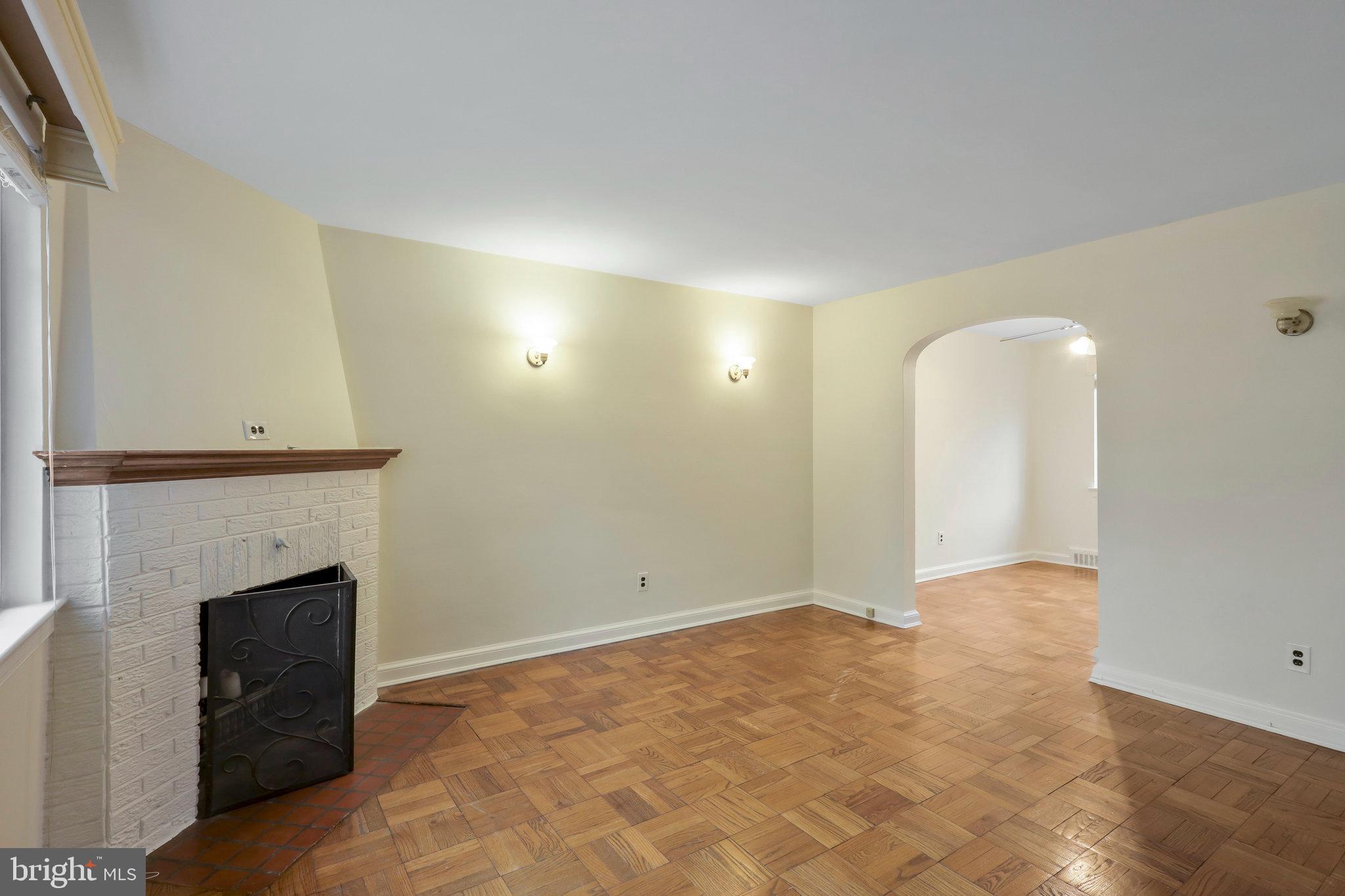 702 Devon Place Alexandria, VA 22314 - Photo 7 of 29 Living Room