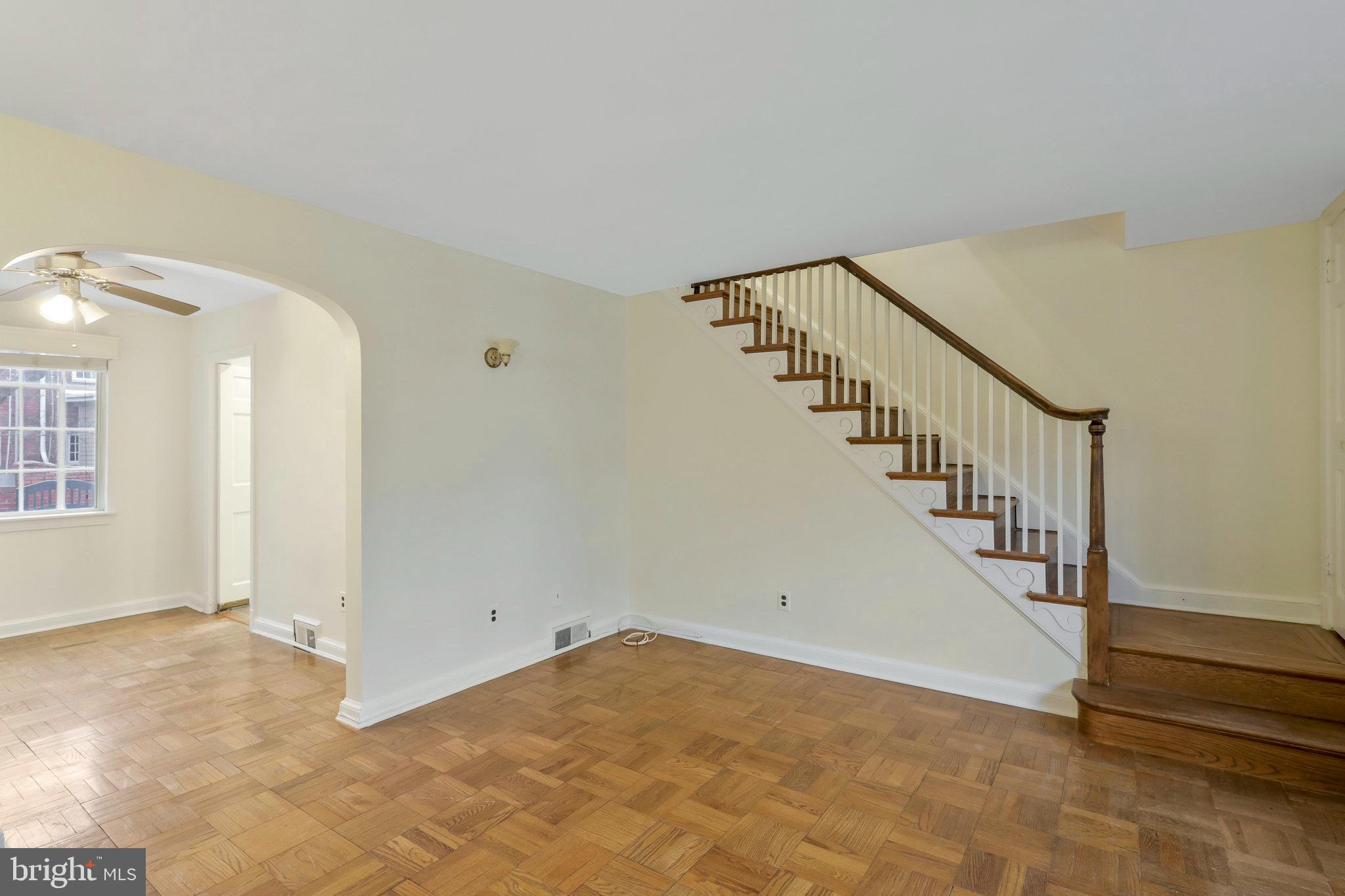 702 Devon Place Alexandria, VA 22314 - Photo 8 of 29 Living Room