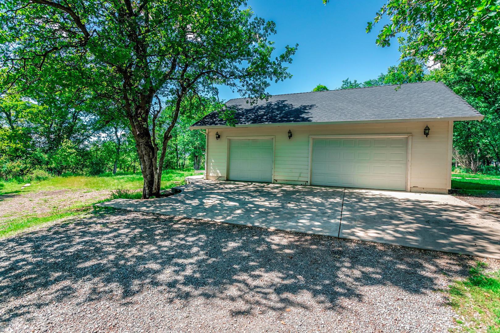 21577 Dersch Road Anderson, CA 96007 - Photo 33 of 33 a view of a house with a yard