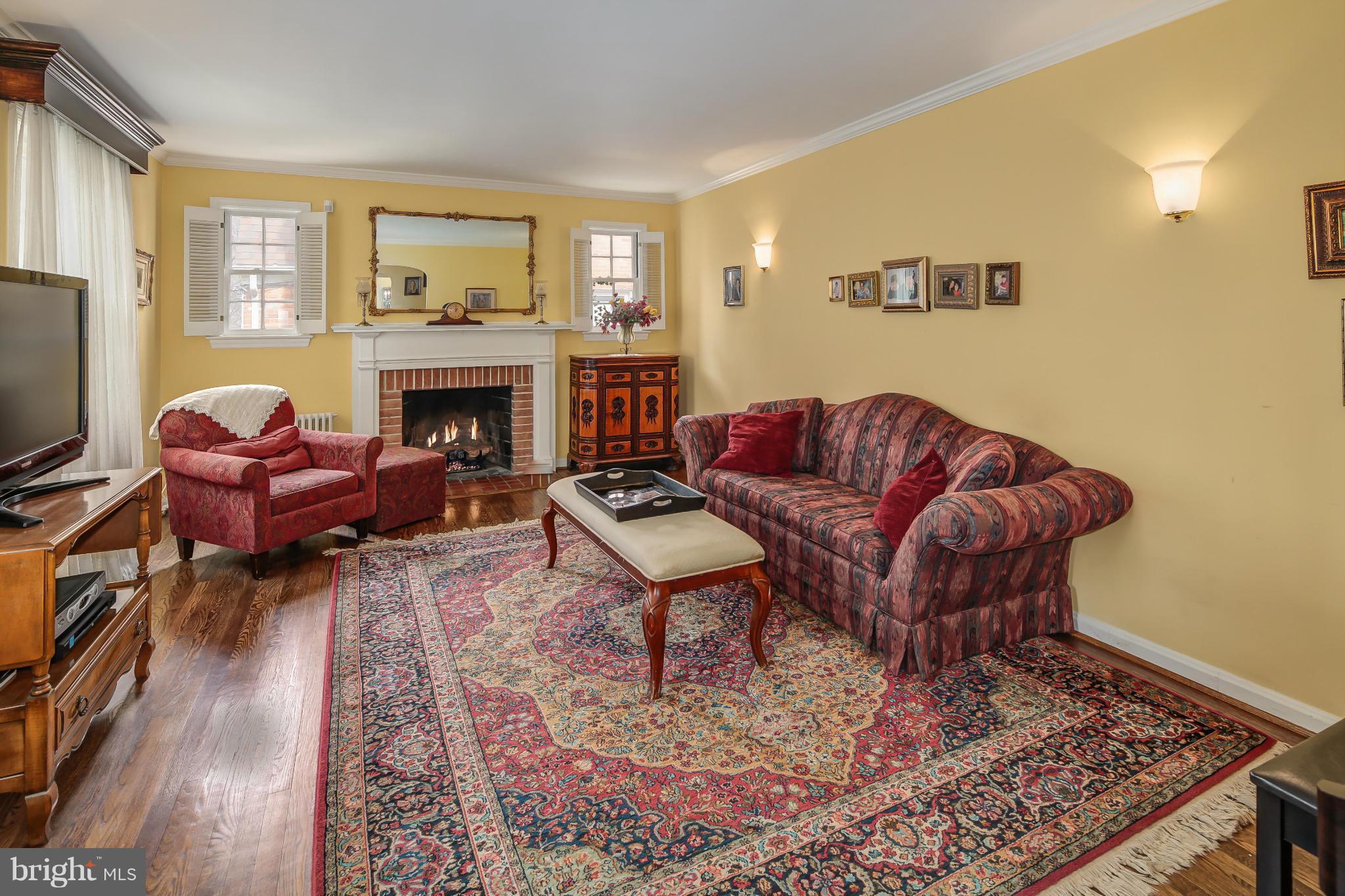8213 Maple Ridge Road Bethesda, MD 20814 - Photo 3 of 30 Living Room
