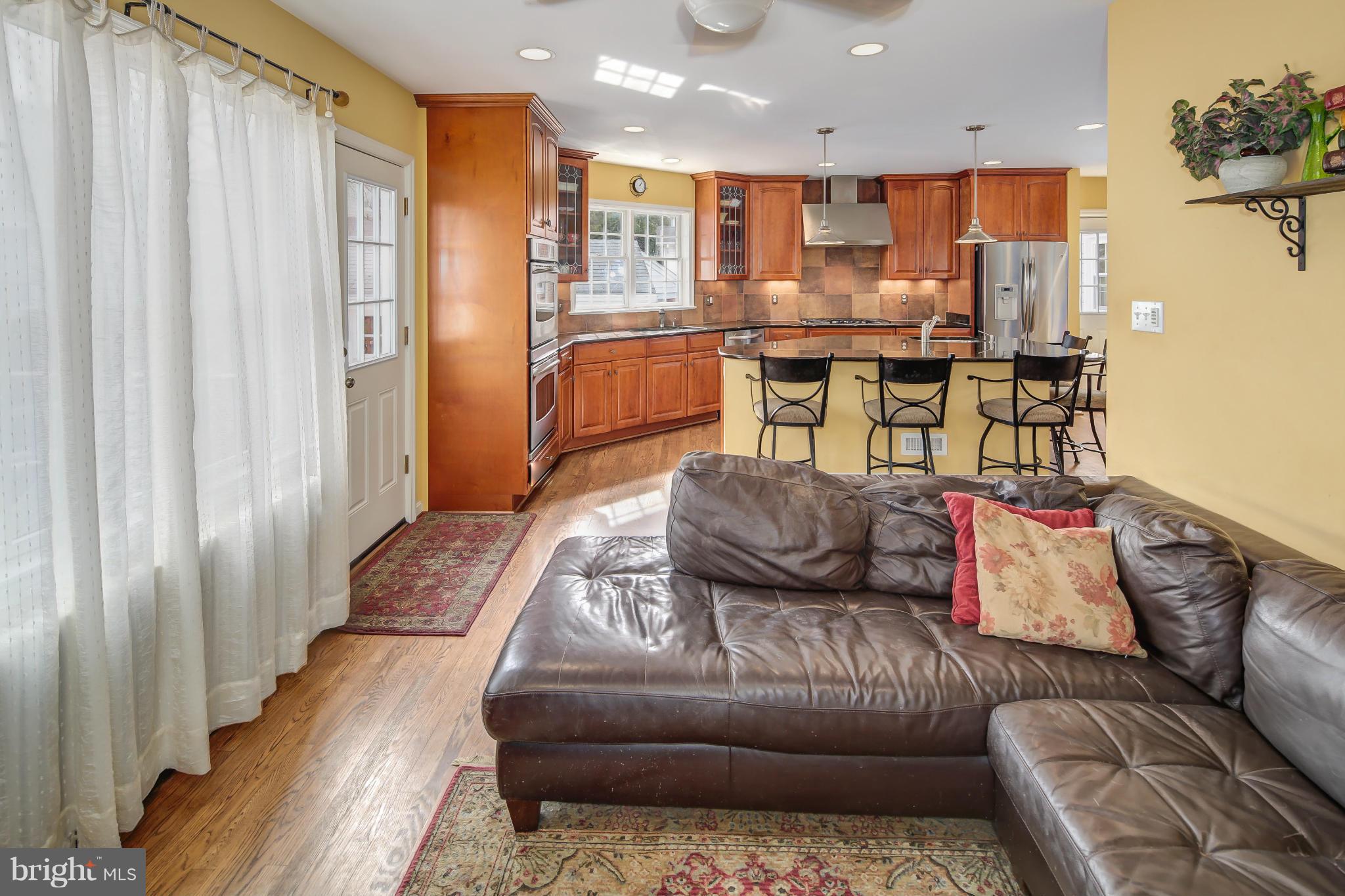 8213 Maple Ridge Road Bethesda, MD 20814 - Photo 10 of 30 Family Room