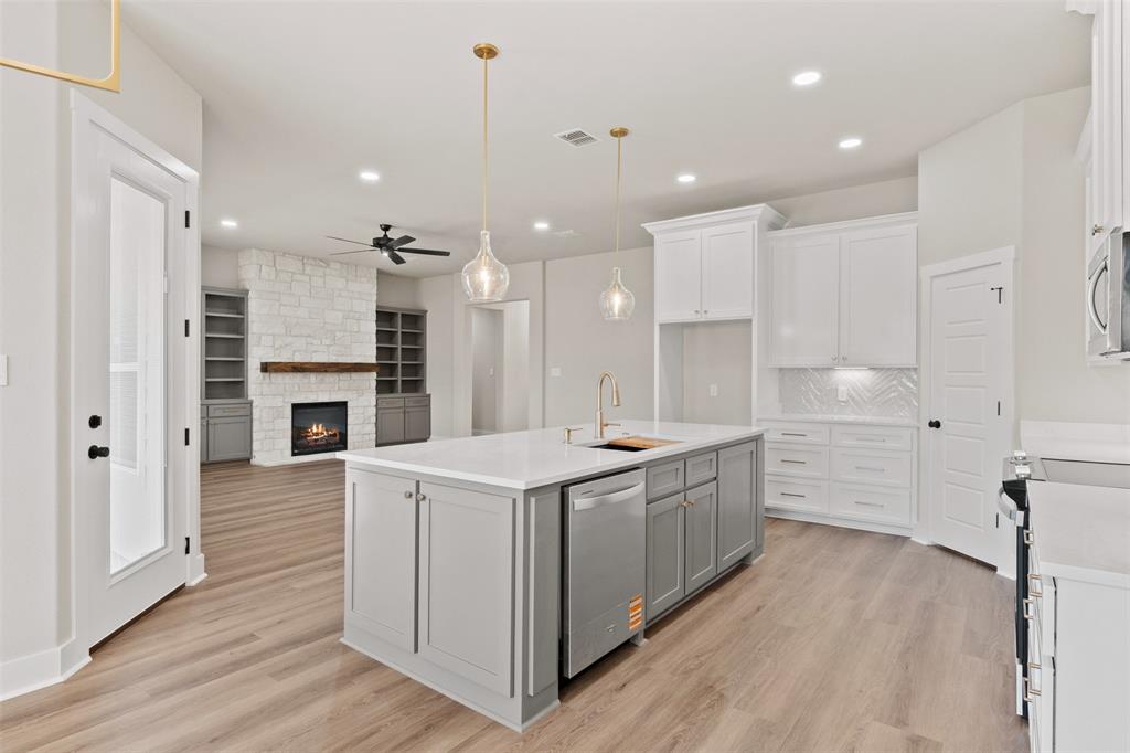 9824 Durango Trail Waco, TX 76712 - Photo 11 of 30 Kitchen
