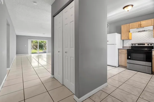 $2,300 | 915 South N Street, Lake Worth Beach, FL 33460