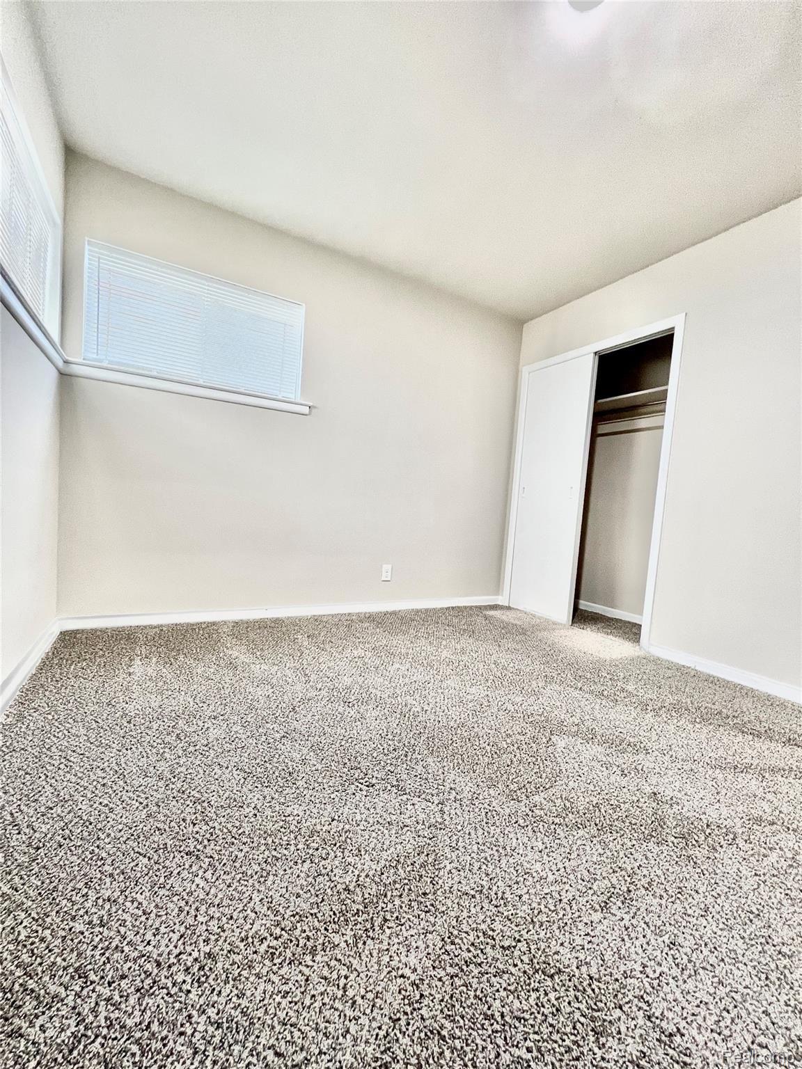 3014 Beecher Road Flint, MI 48503 - Photo 8 of 14 Bed1