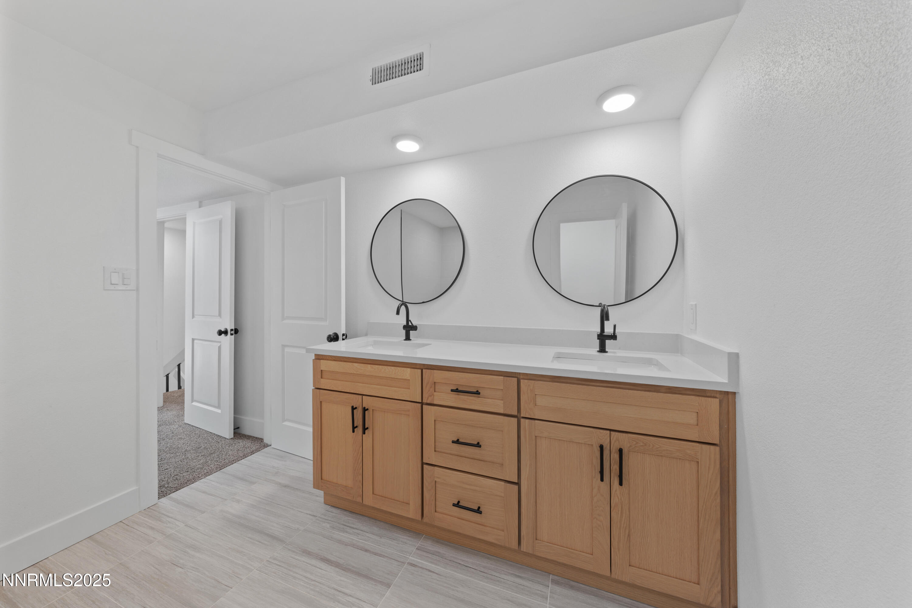 1340 Jones Street Reno, NV 89503 - Photo 36 of 58 a bathroom with 2 sink and a mirror