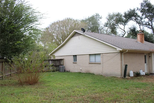 $2,250 | 819 Walbrook Drive, Houston, TX 77062