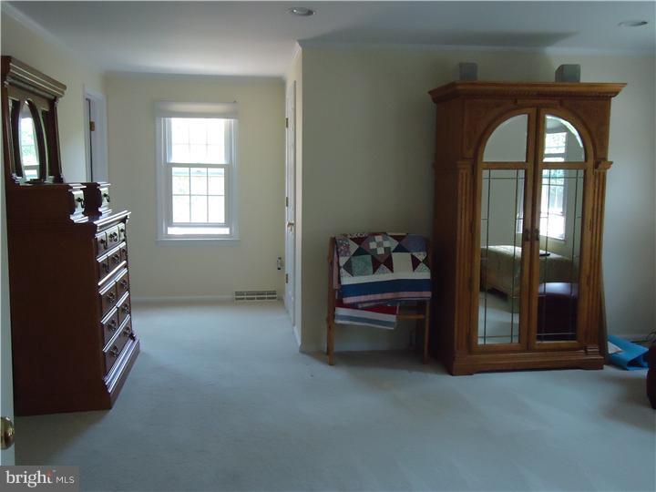 1019 Rymill Run Cherry Hill, NJ 08003 - Photo 12 of 17 Gallery Image 12