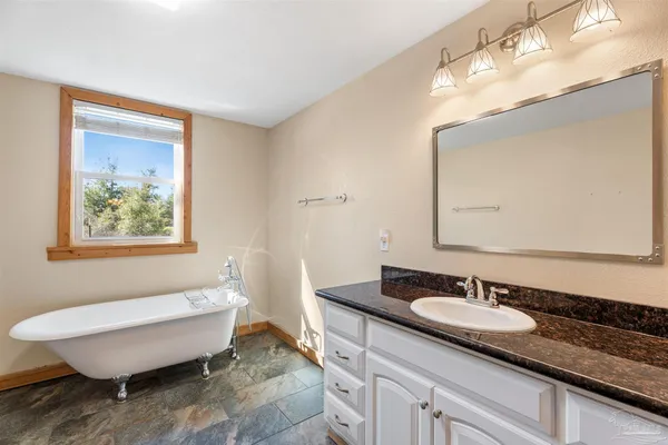 $390,000 | 7020 Southwest Capt Lynn Road, Wewahitchka, FL 32449