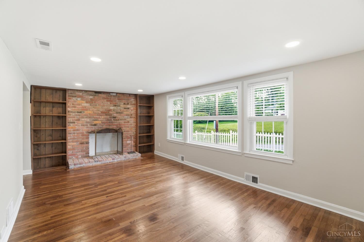 9808 Daly Road Cincinnati, OH 45231 - Photo 7 of 39