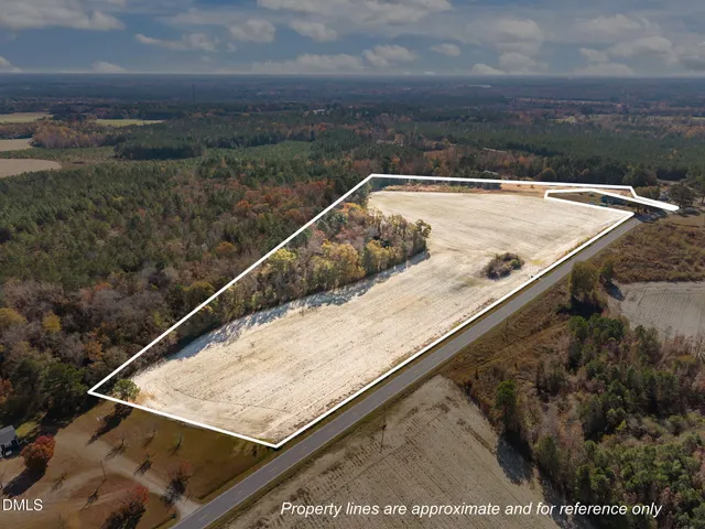 a view of a back yard of the house