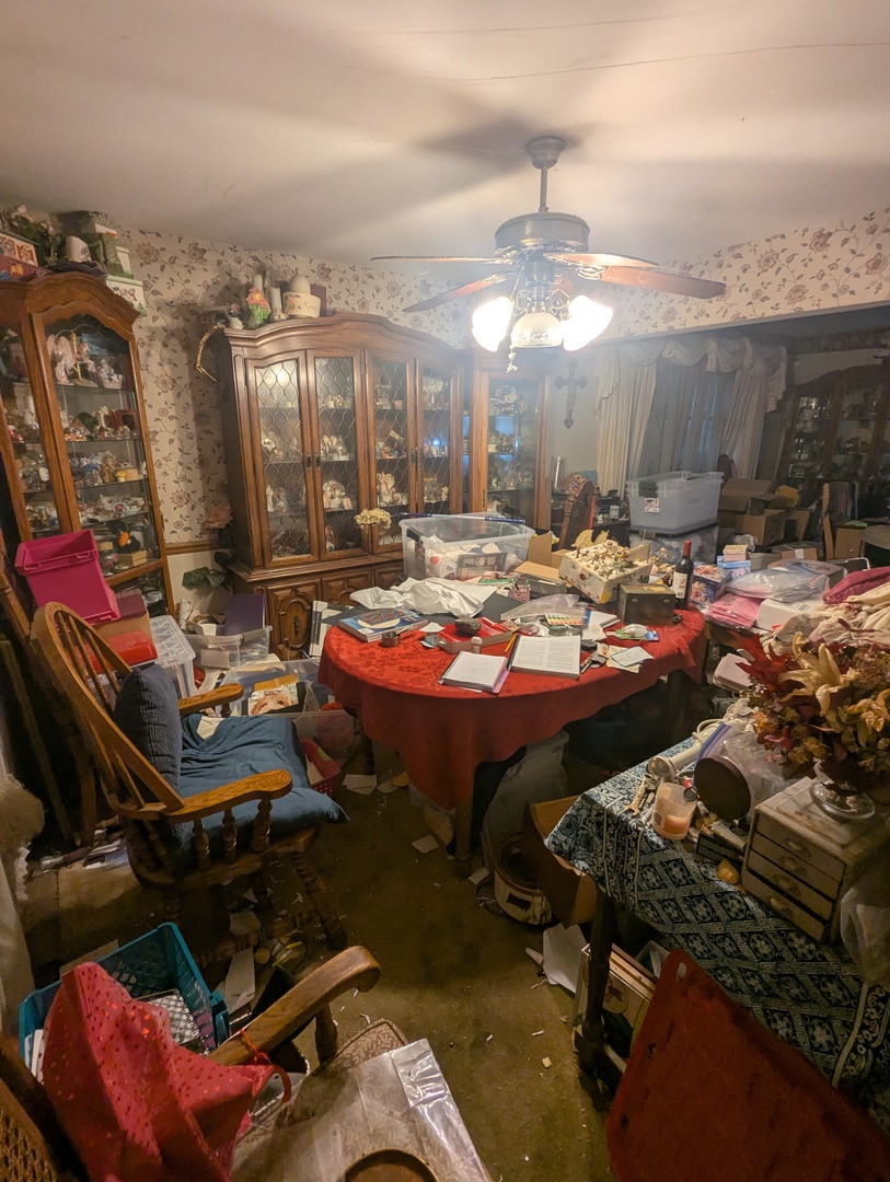 587 Riedy Road Lisle, IL 60532 - Photo 3 of 3 a view of a chairs and table in a patio