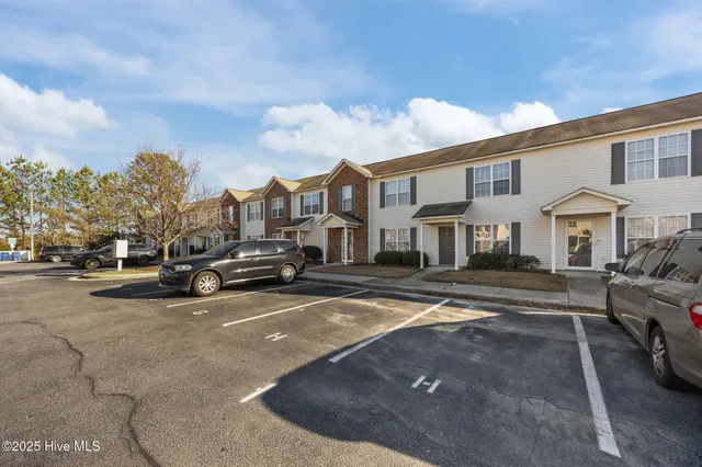 $161,500 | 4215 Dudleys Grant Drive, Unit H, Winterville, NC 28590