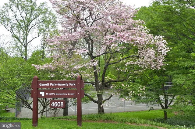 $2,675 | 10631 Montrose Avenue, Unit M202, Bethesda, MD 20814