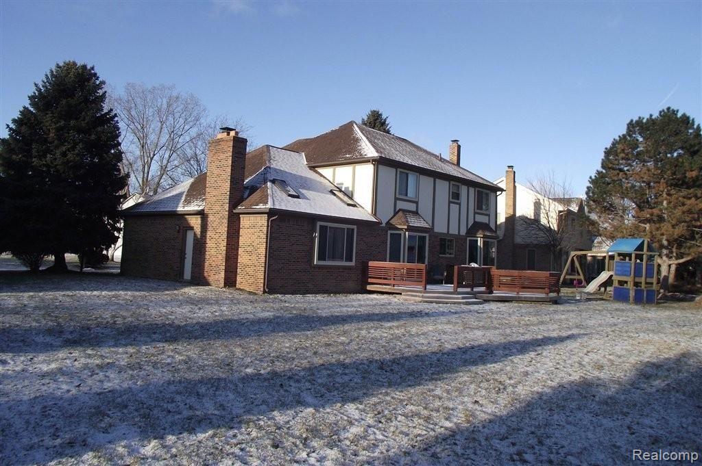 679 Keats Drive Rochester, MI 48307 - Photo 2 of 11 Backyard.jpg