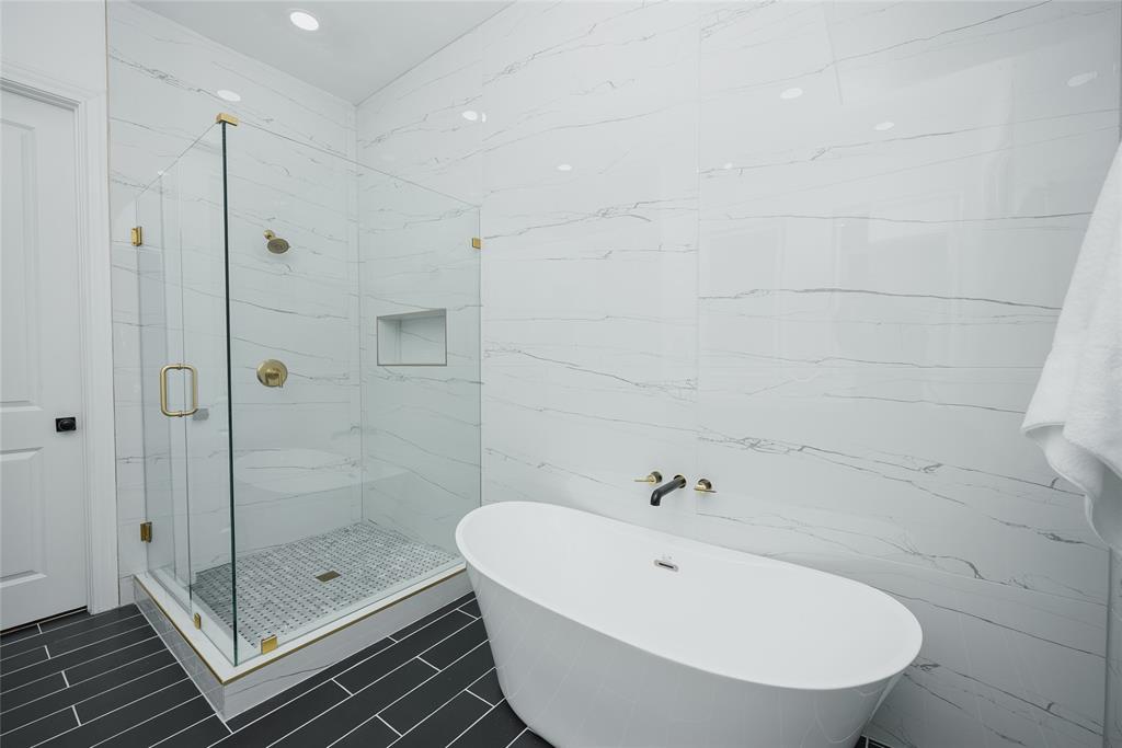 727 Will Rice Avenue Irving, TX 75039 - Photo 19 of 26 a bathroom with a sink and shower