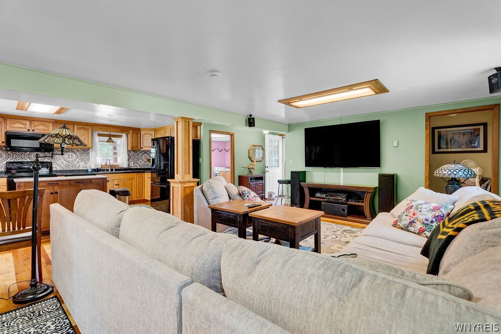 4015 Mapleton Road Wheatfield, NY 14120 - Photo 8 of 49