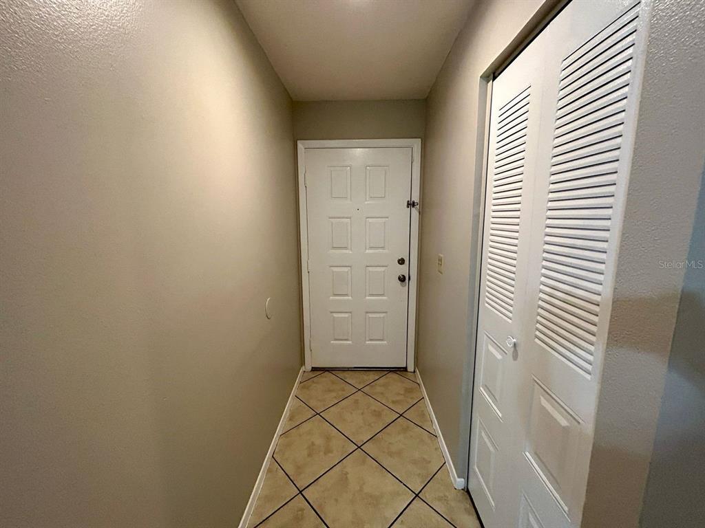 1042 Axlewood Circle Brandon, FL 33511 - Photo 2 of 27