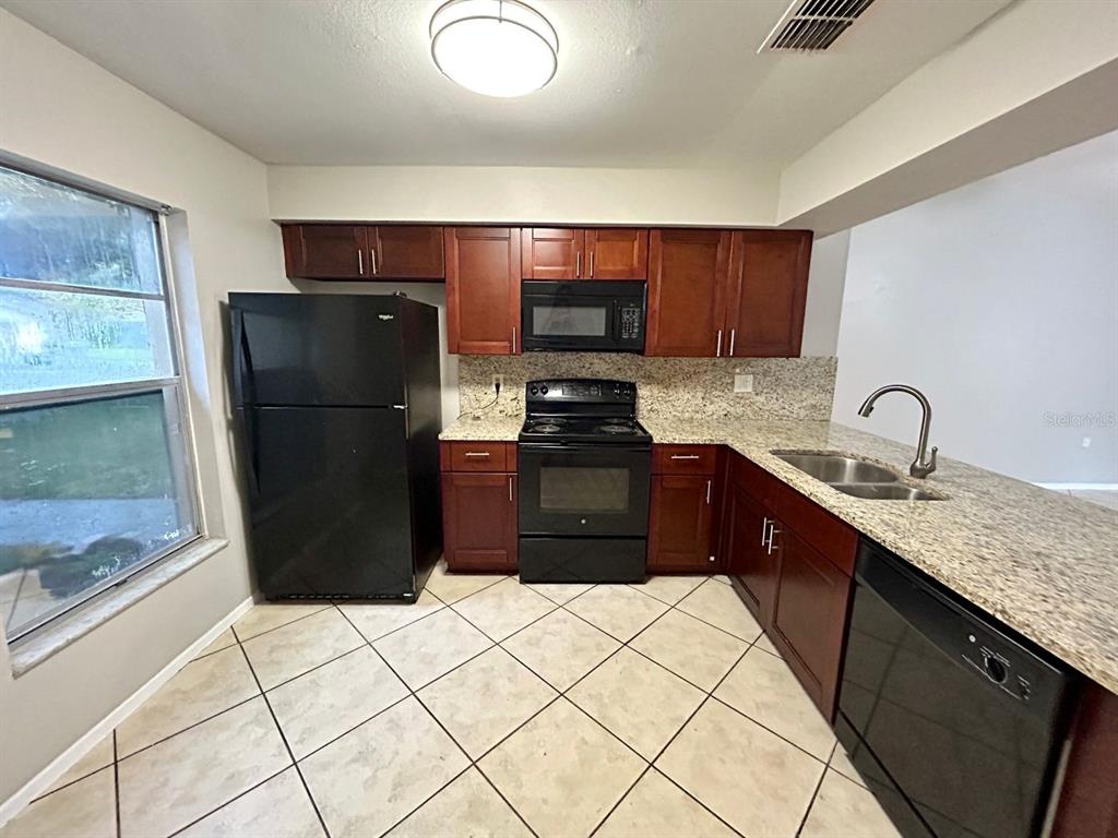 1042 Axlewood Circle Brandon, FL 33511 - Photo 8 of 27