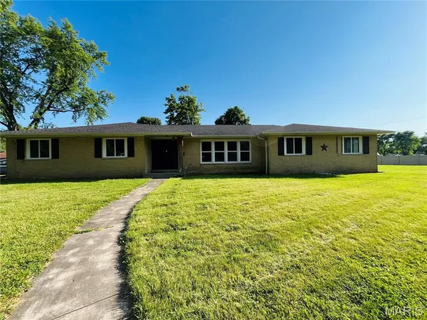 $269,900 | 1616 Wellington Drive, Granite City, IL 62040
